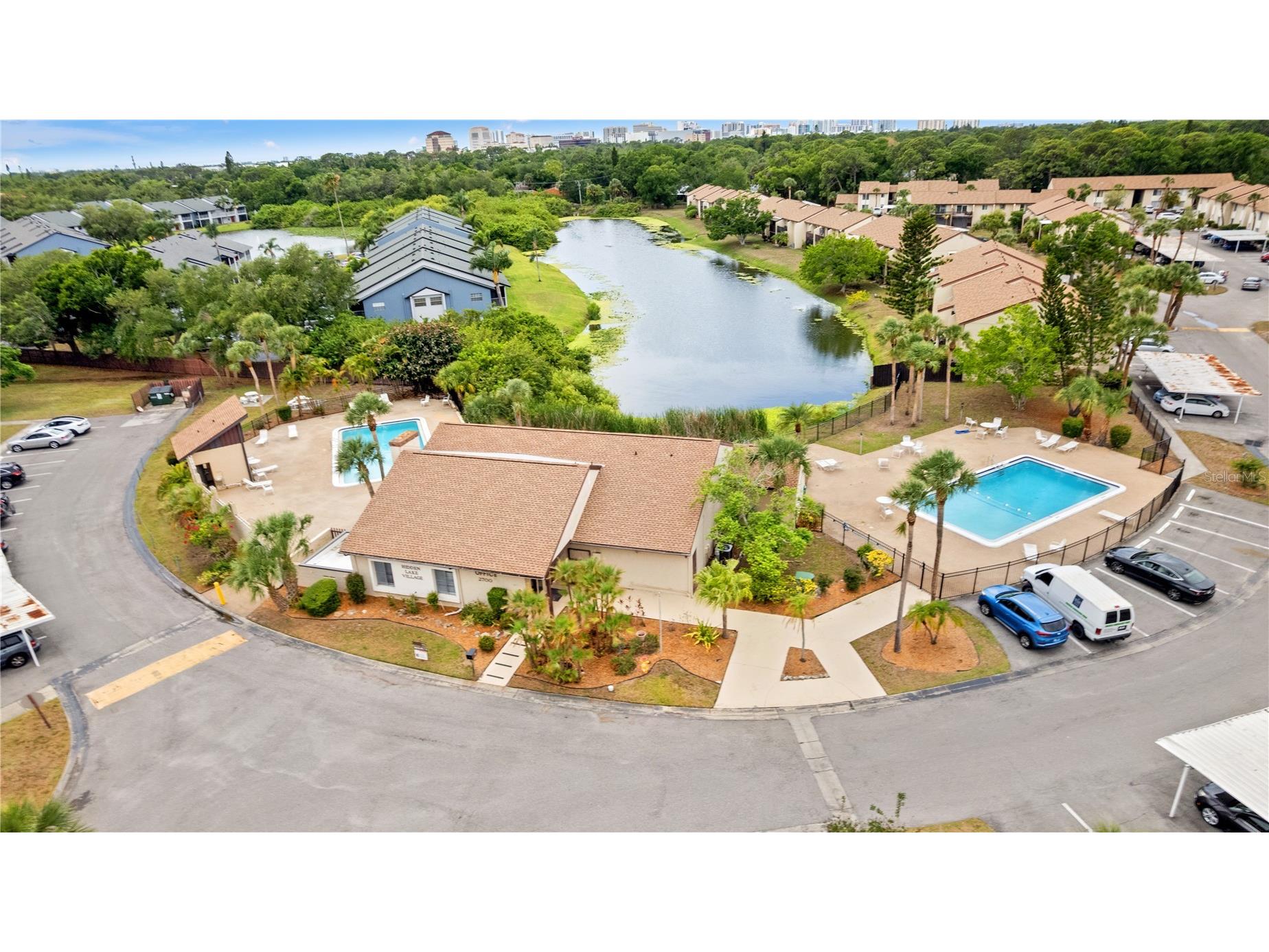 2717 Hidden Lake Boulevard #B Sarasota FL 34237 A4692533 image10