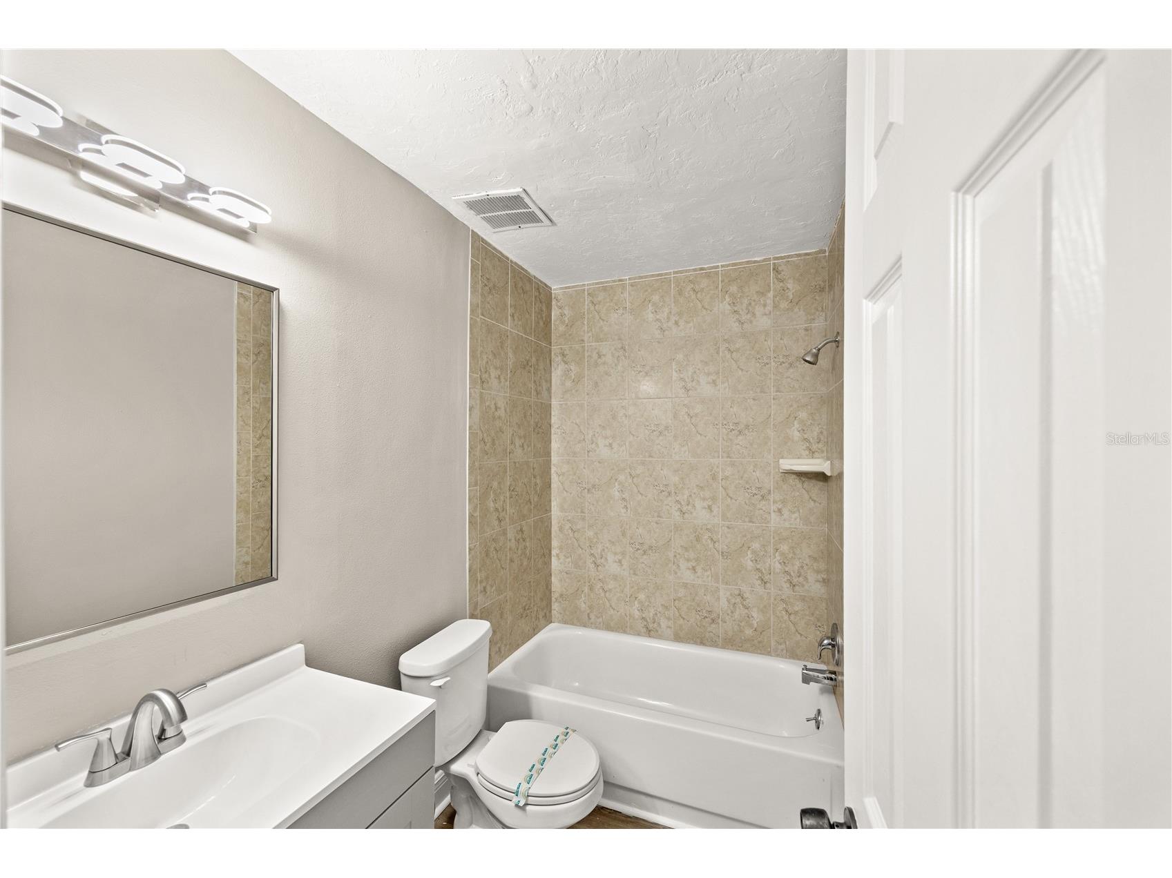 2717 Hidden Lake Boulevard #B Sarasota FL 34237 A4692533 image13