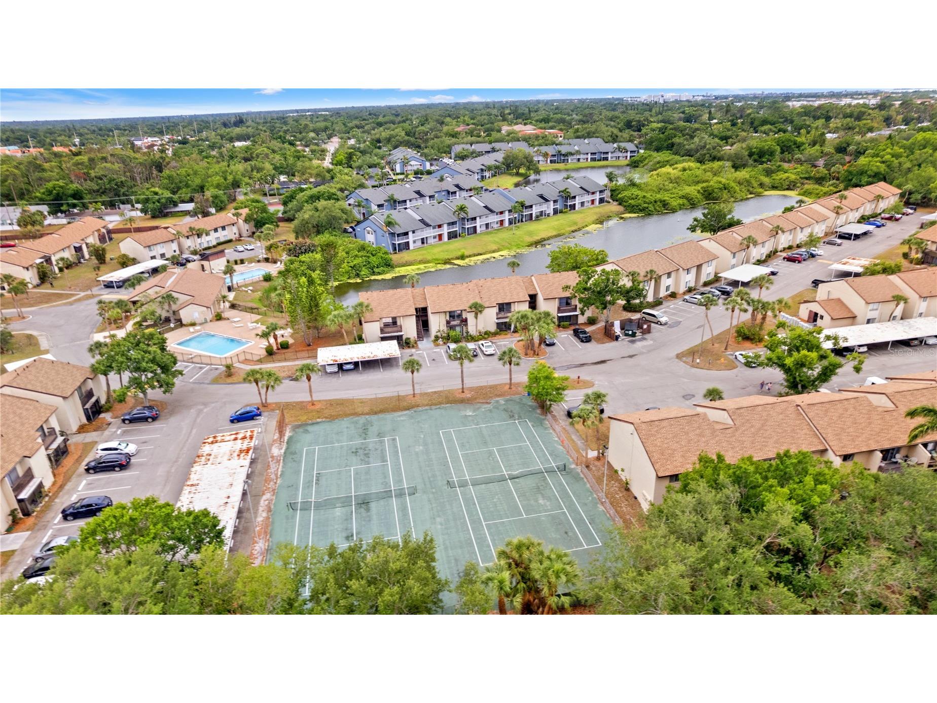 2717 Hidden Lake Boulevard #B Sarasota FL 34237 A4692533 image16