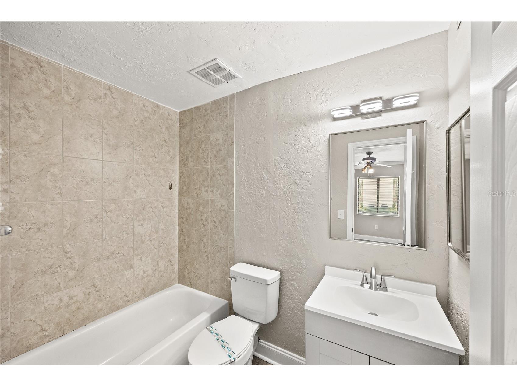 2717 Hidden Lake Boulevard #B Sarasota FL 34237 A4692533 image9