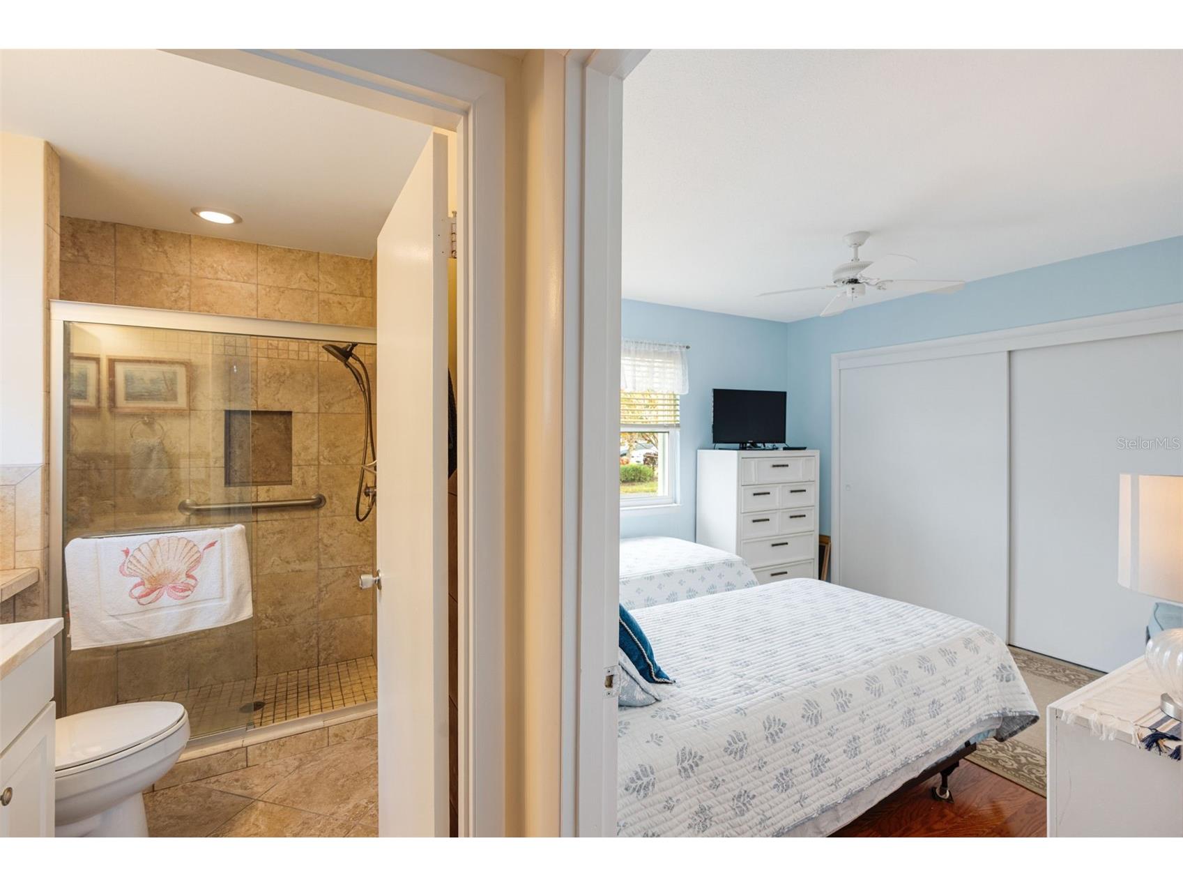 2717 Riverbluff Place #V49 Sarasota FL 34231 A4681632 image5