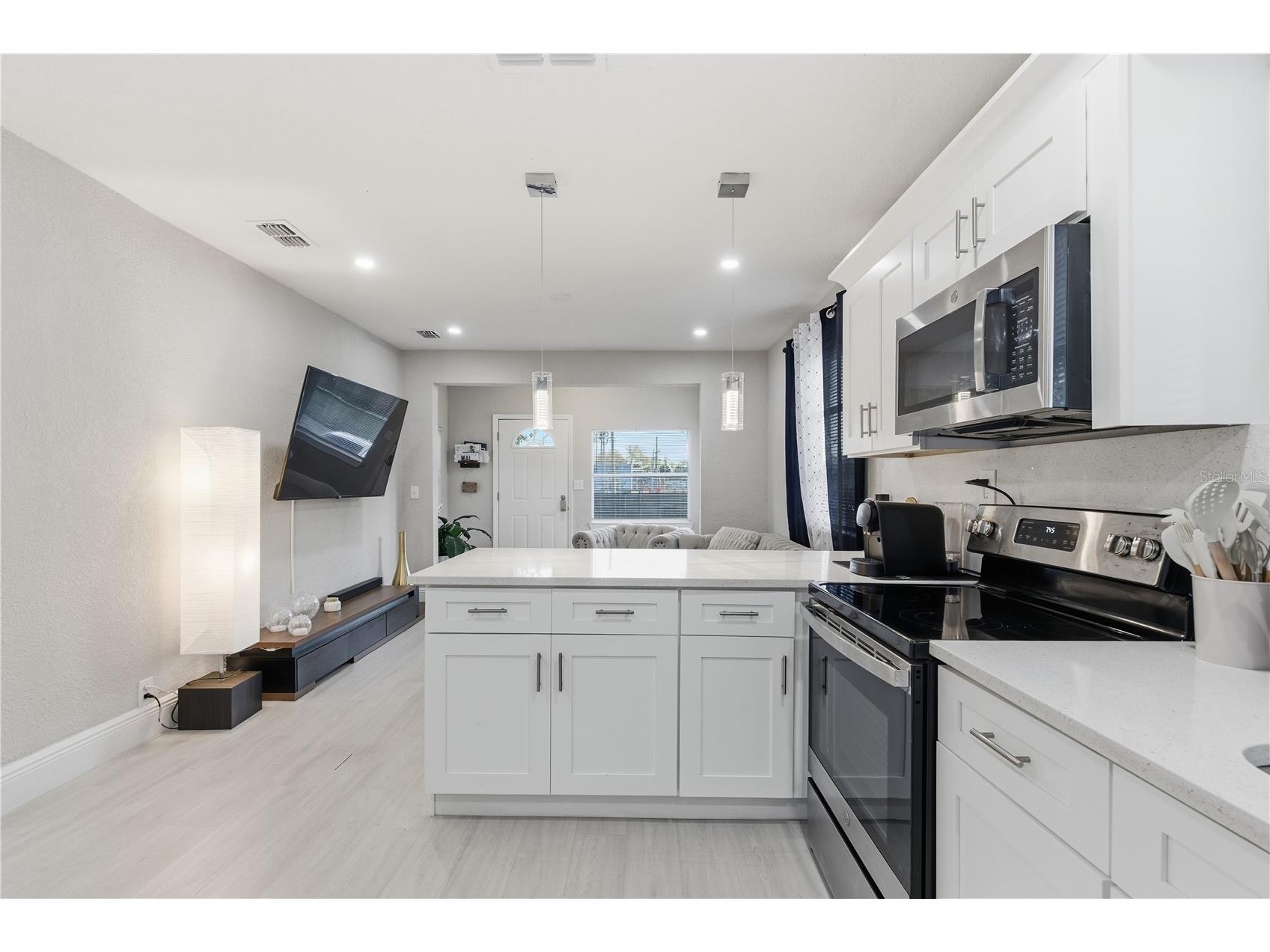 2717 W Cherry Street Tampa FL 33607 TB8466729 image10