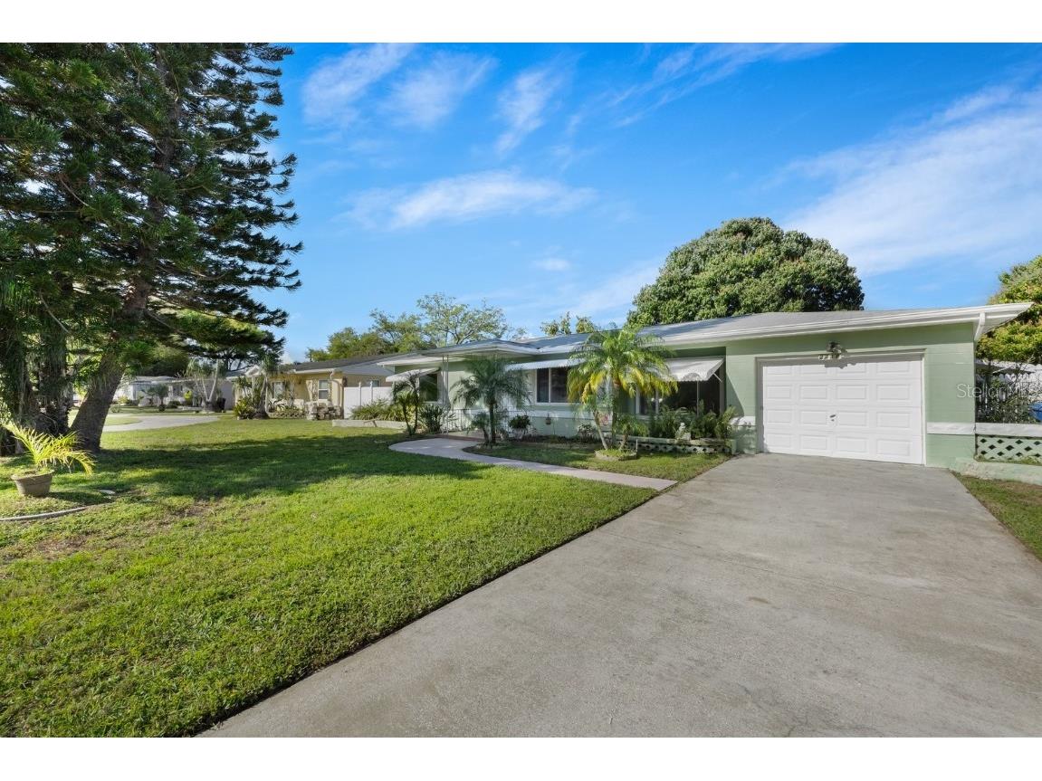 2718 43rd Street N Saint Petersburg FL 33713 U8233775 image1