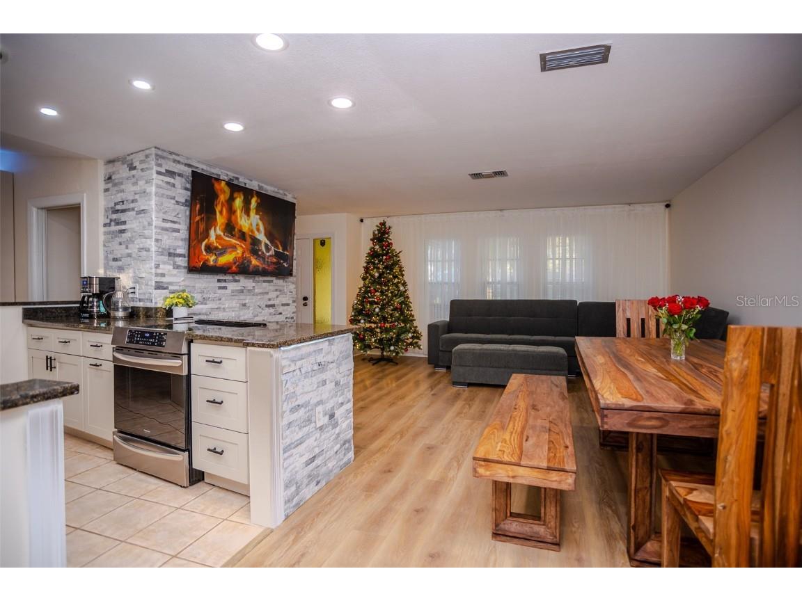 2719 Forest Knoll Drive Sarasota FL 34232 C7517682 image8