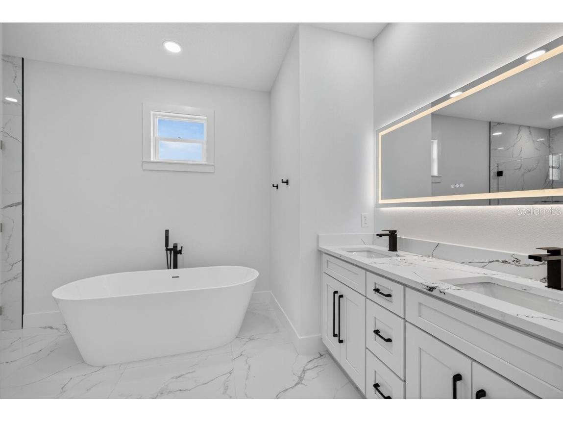 2719 W Saint John Street Tampa FL 33607 TB8424963 image32