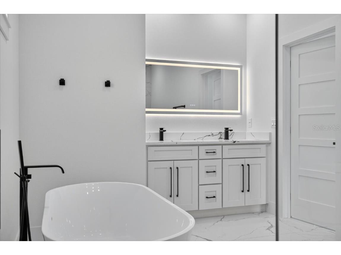 2719 W Saint John Street Tampa FL 33607 TB8424963 image34