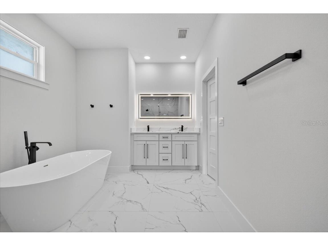 2719 W Saint John Street Tampa FL 33607 TB8424963 image38