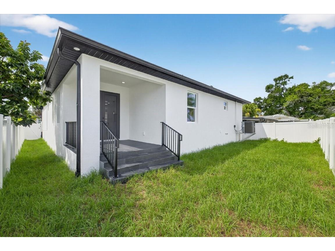 2719 W Saint John Street Tampa FL 33607 TB8424963 image42