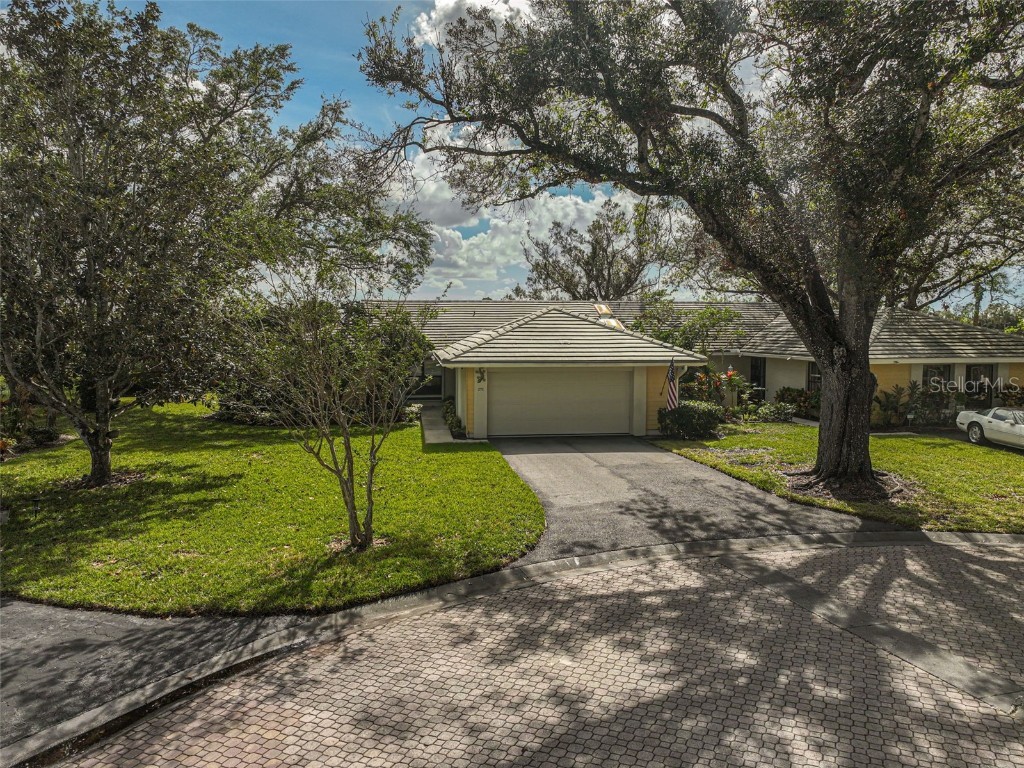 272 Southampton Drive #308 Venice FL 34293 N6135235 image1
