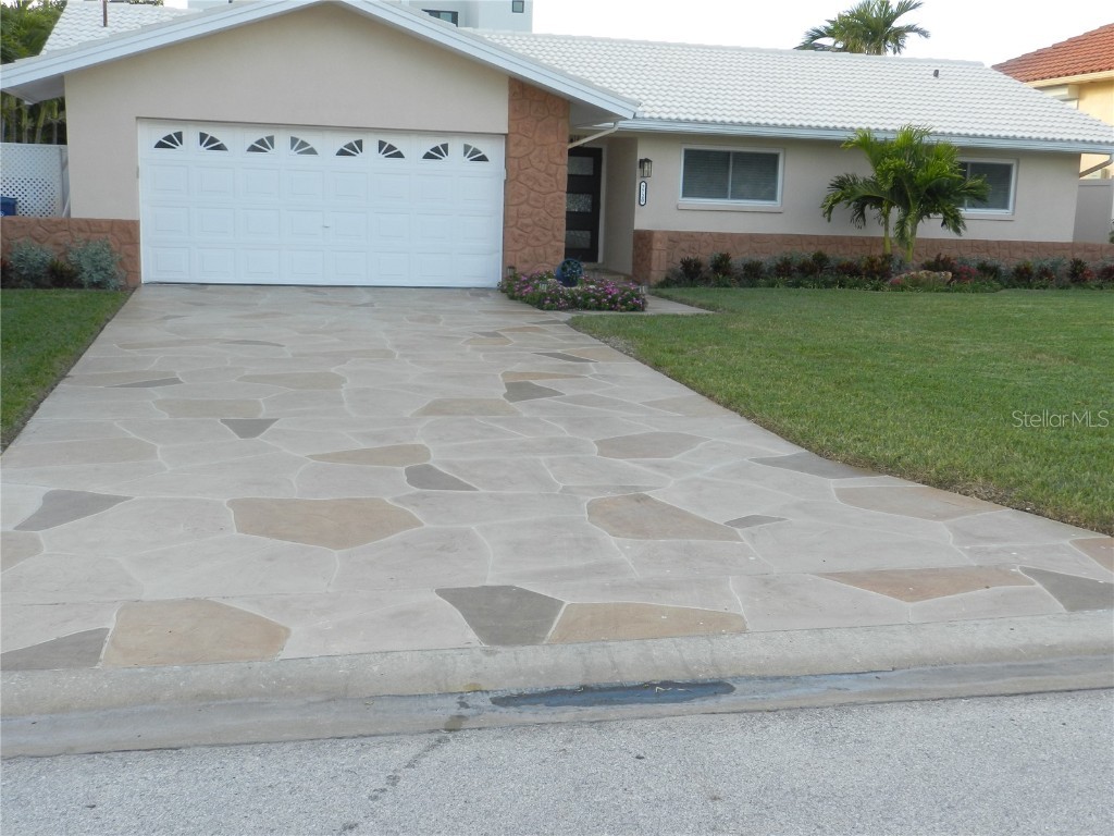 2720 Hibiscus Drive W Belleair Beach FL 33786 U8224705 image1