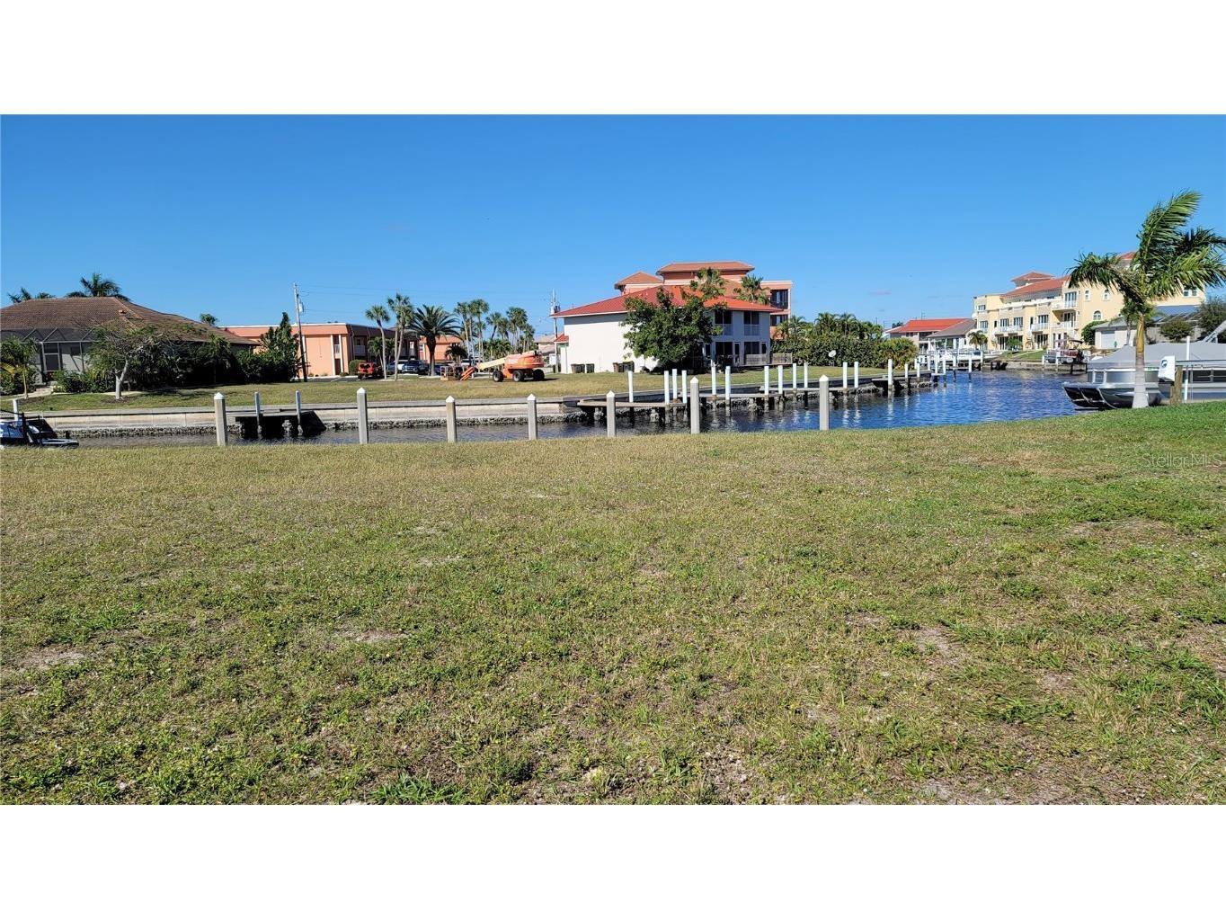 2720 Magdalina Drive Punta Gorda FL 33950 C7487115 image1