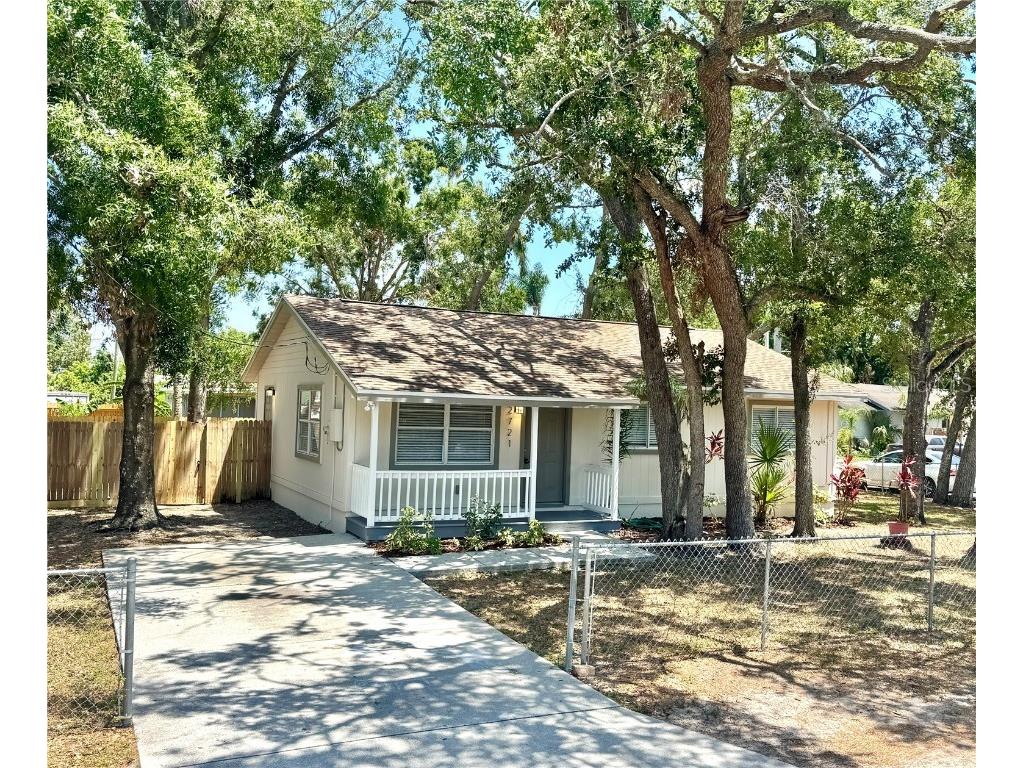 2721 7th Street W Bradenton FL 34205 A4650289 image1