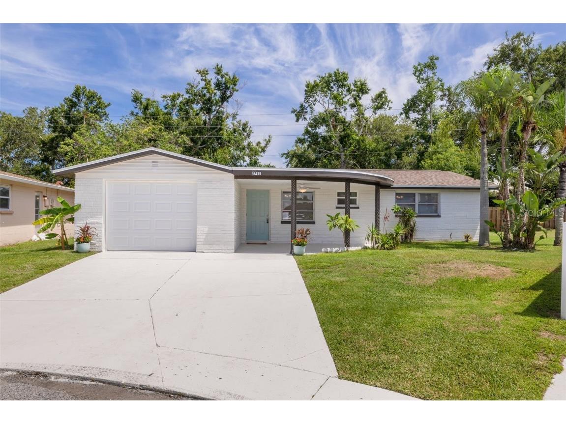 2721 Lawn Place Holiday FL 34691 TB8405489 image1