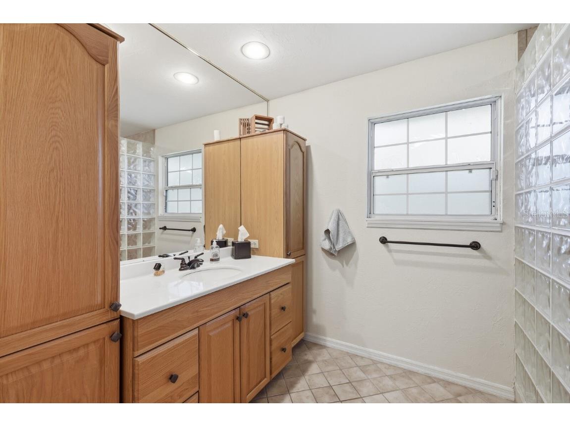 2723 59th Street Sarasota FL 34243 A4672455 image34