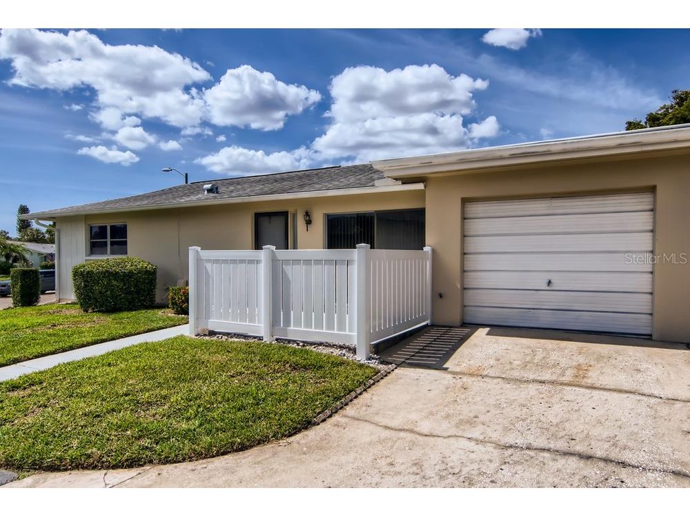 2723 Sherbrooke Lane #B Palm Harbor FL 34684 W7842325 image1