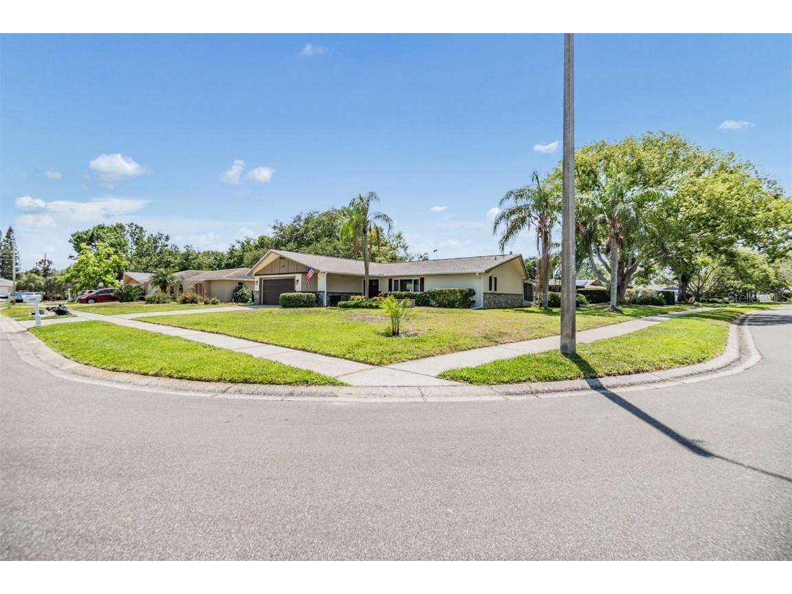2724 Ashwood Court Clearwater FL 33761 TB8383271 image1