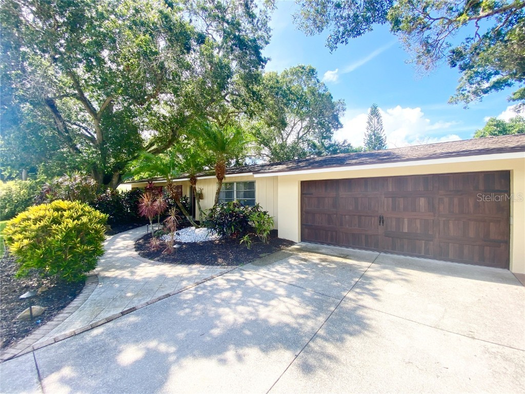 2724 Hyde Park Street Sarasota FL 34239 A4541894 image1