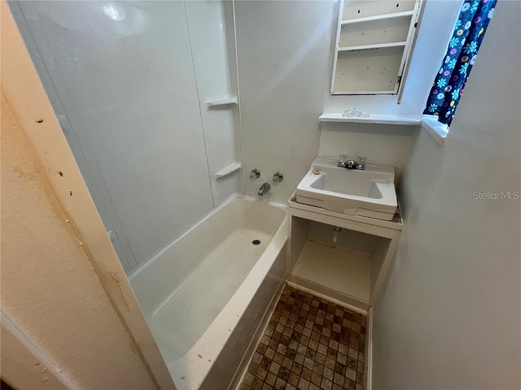 2725 53rd Avenue N Saint Petersburg FL 33714 TB8444058 image2