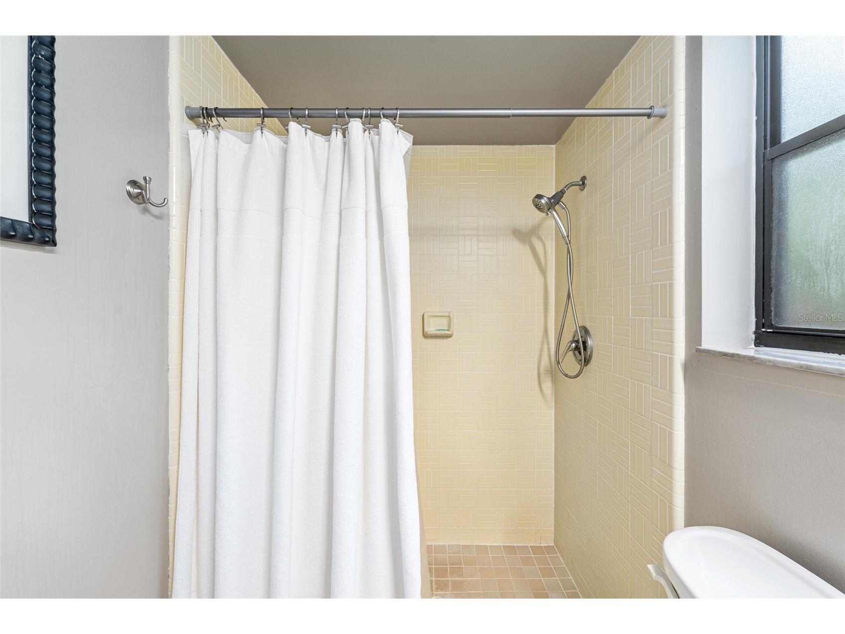 2725 NW 38th Street Gainesville FL 32605 GC539120 image23