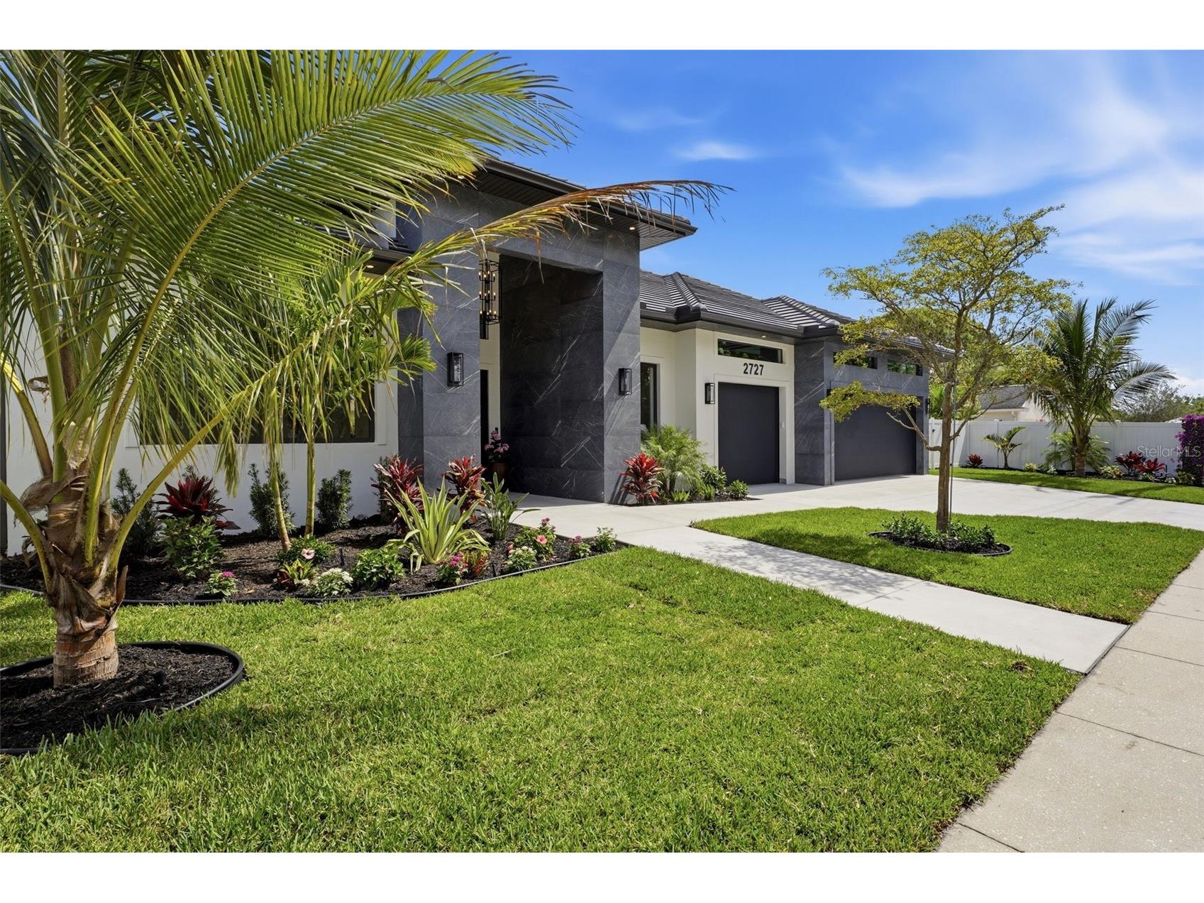 2727 Waldemere Street Sarasota FL 34239 A4692394 image2