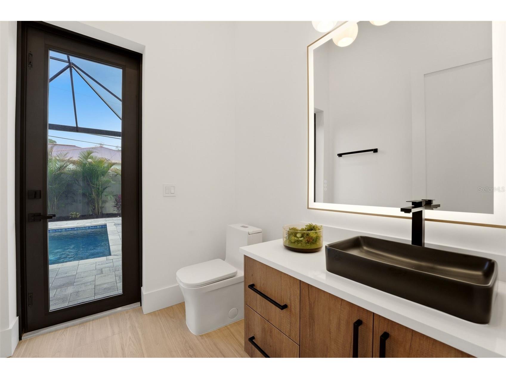 2727 Waldemere Street Sarasota FL 34239 A4692394 image34