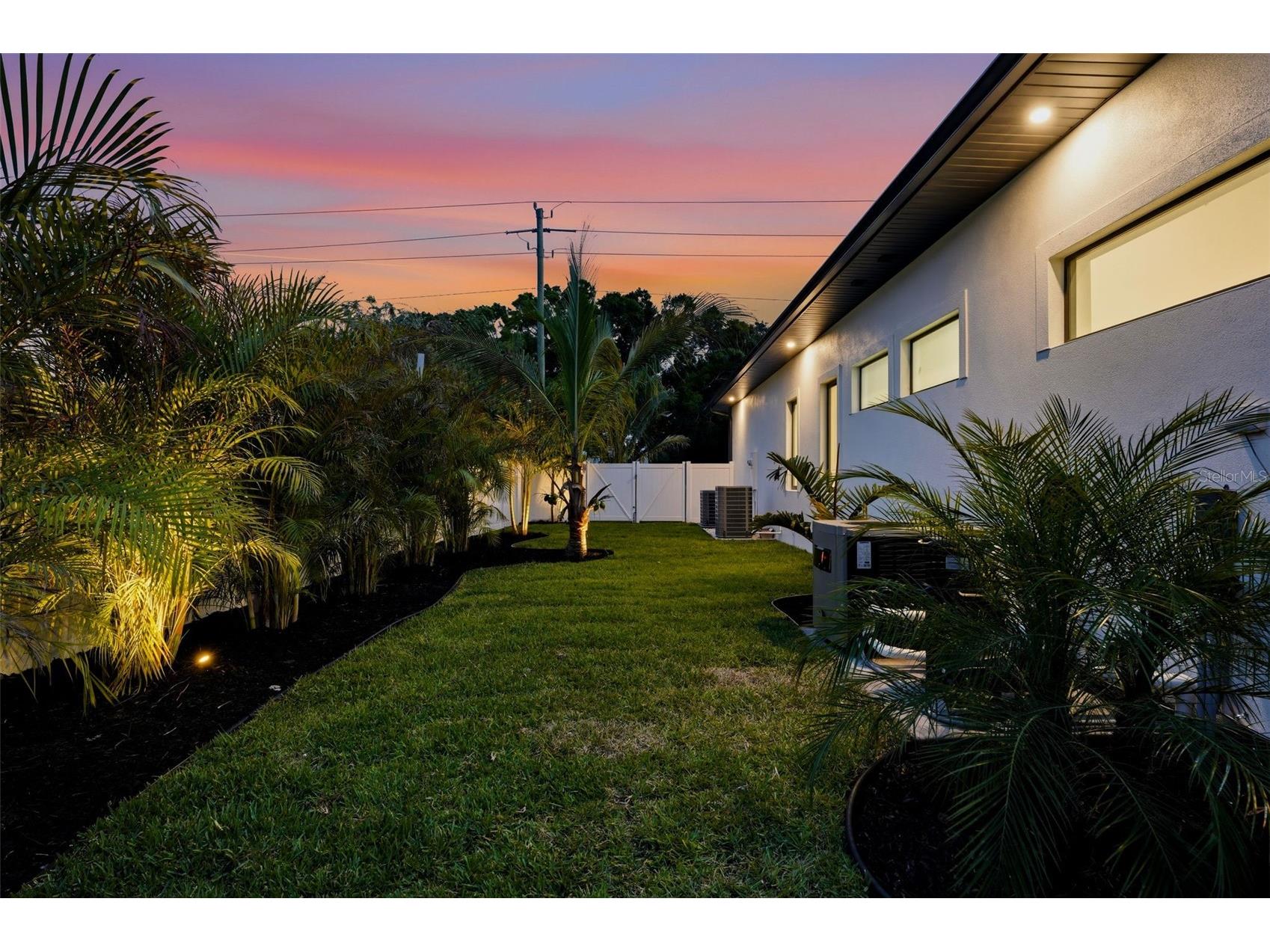 2727 Waldemere Street Sarasota FL 34239 A4692394 image60