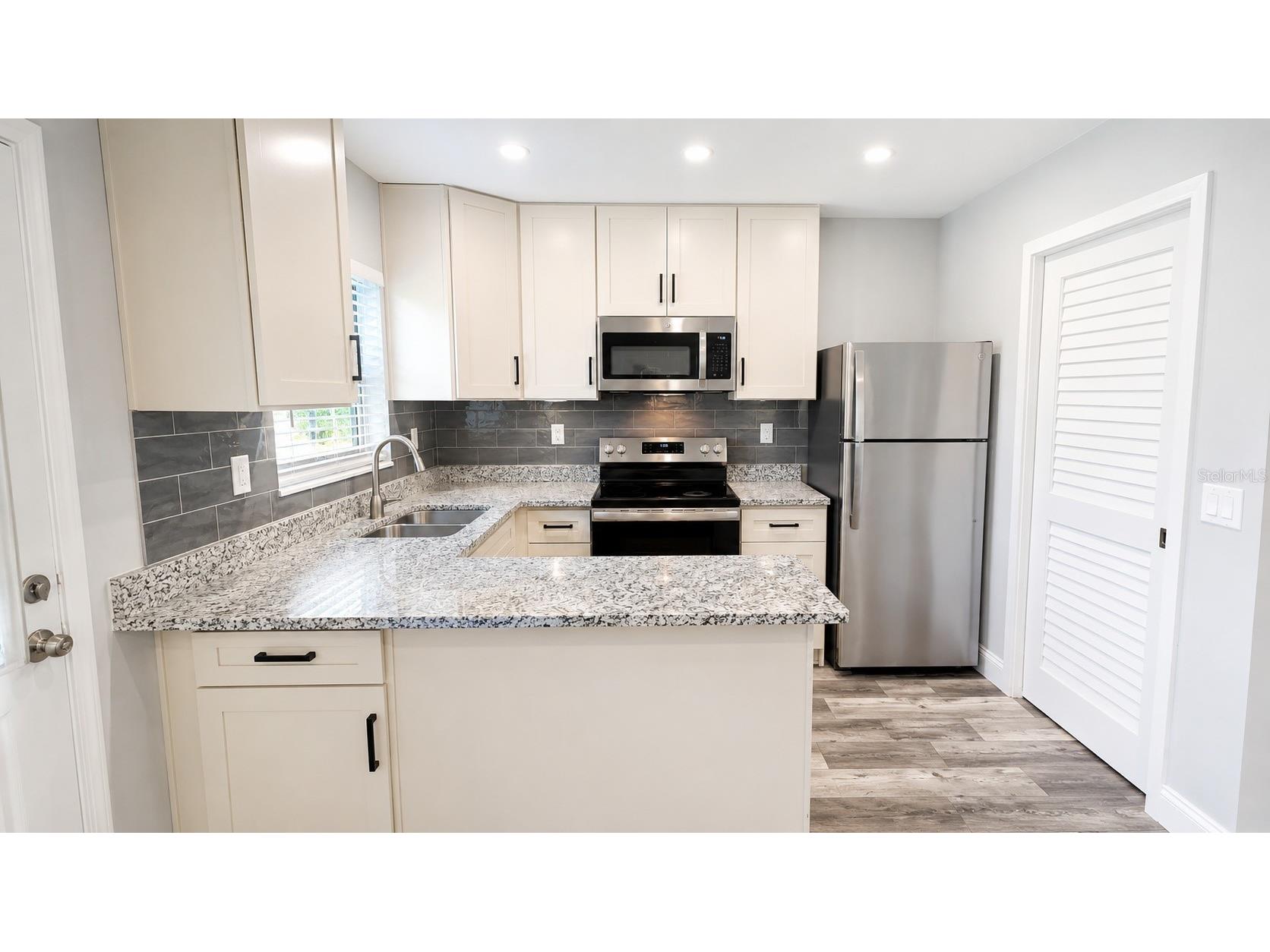 2728 Goodrich Avenue Sarasota FL 34234 A4699218 image5