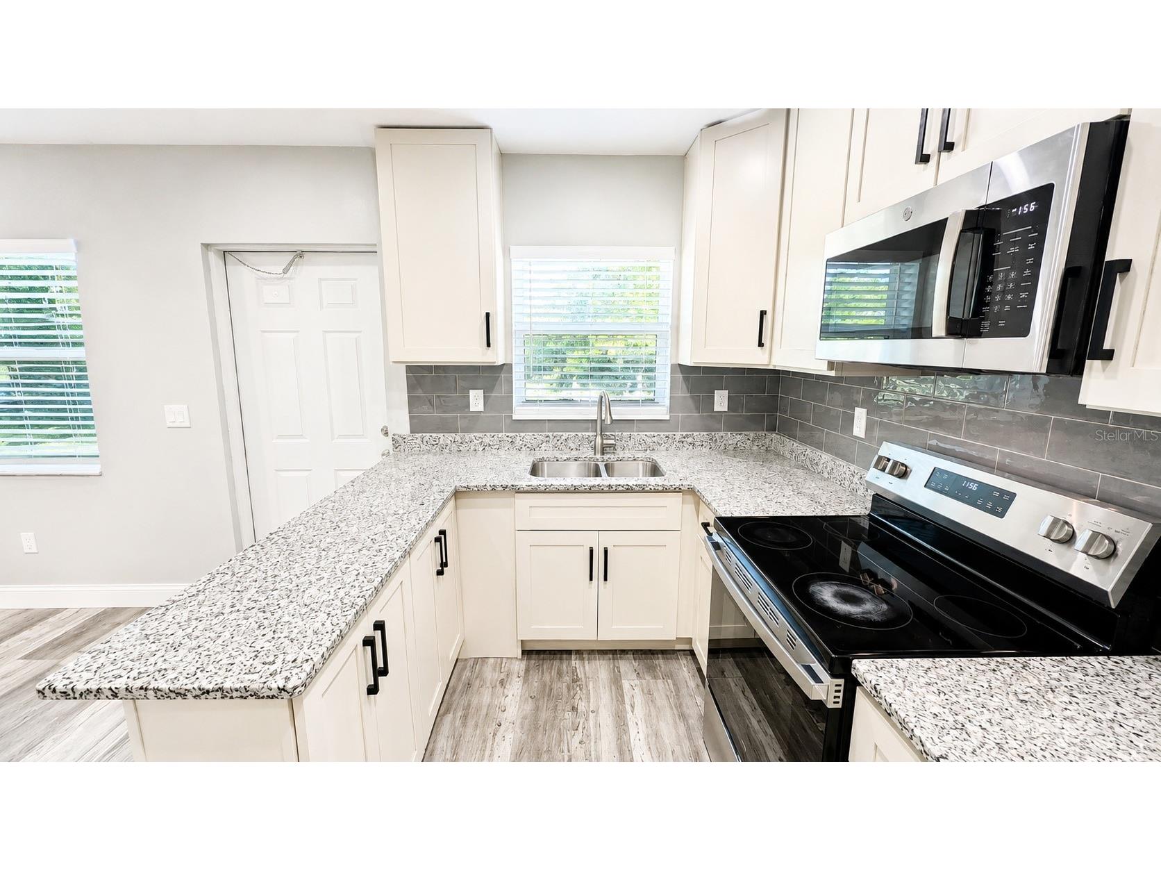2728 Goodrich Avenue Sarasota FL 34234 A4699218 image6