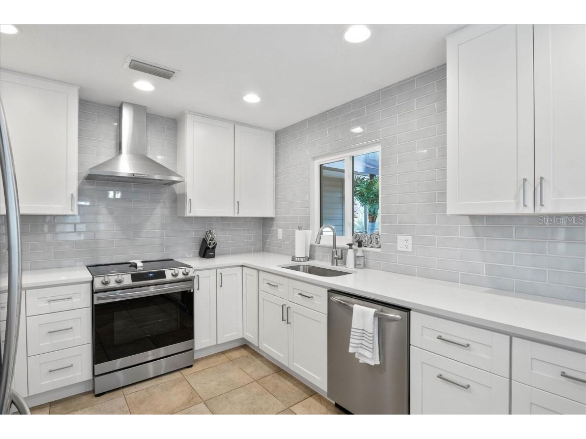 2729 Sydelle Street Sarasota FL 34237 A4543872 image11