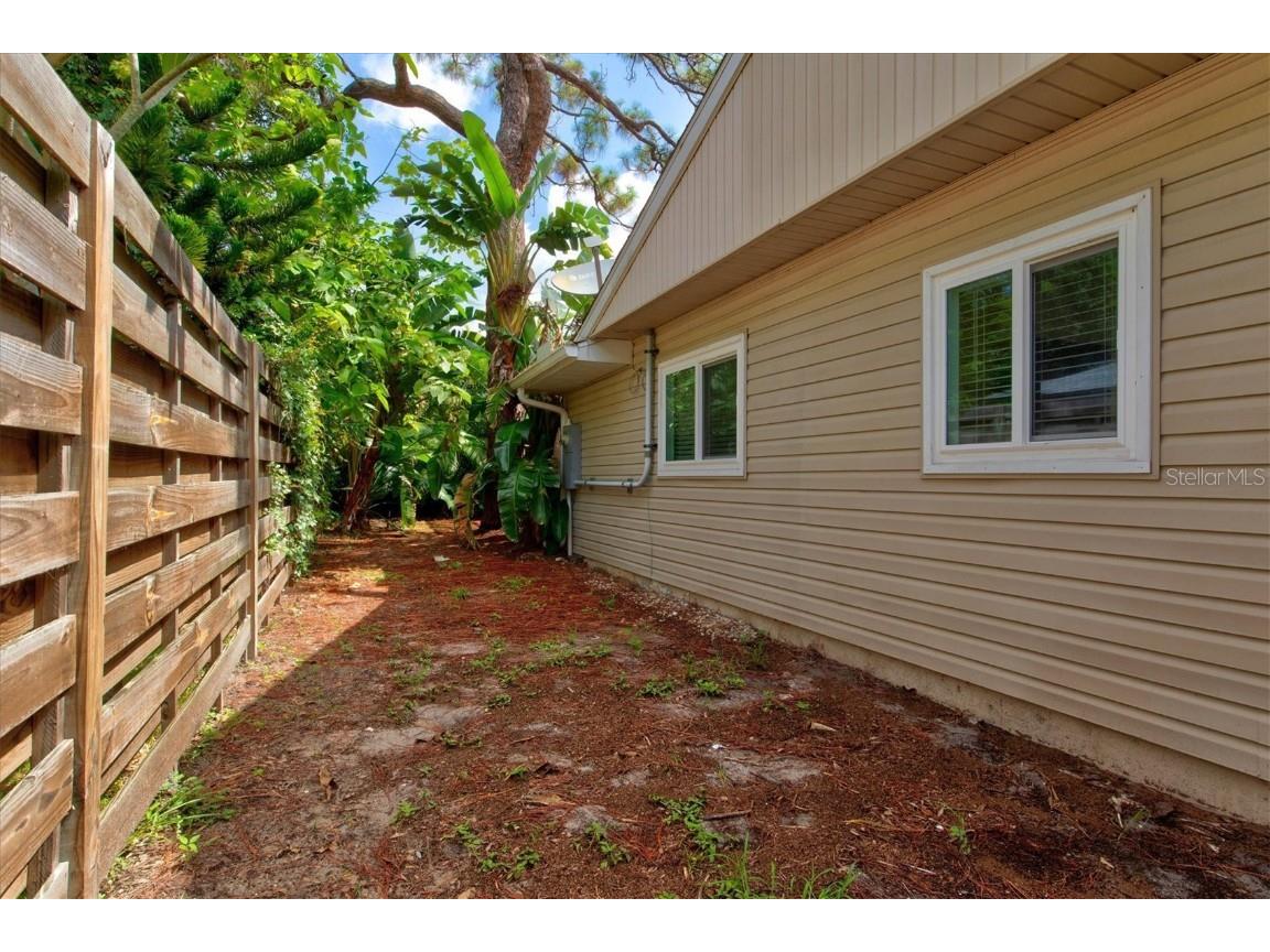 2729 Sydelle Street Sarasota FL 34237 A4543872 image46