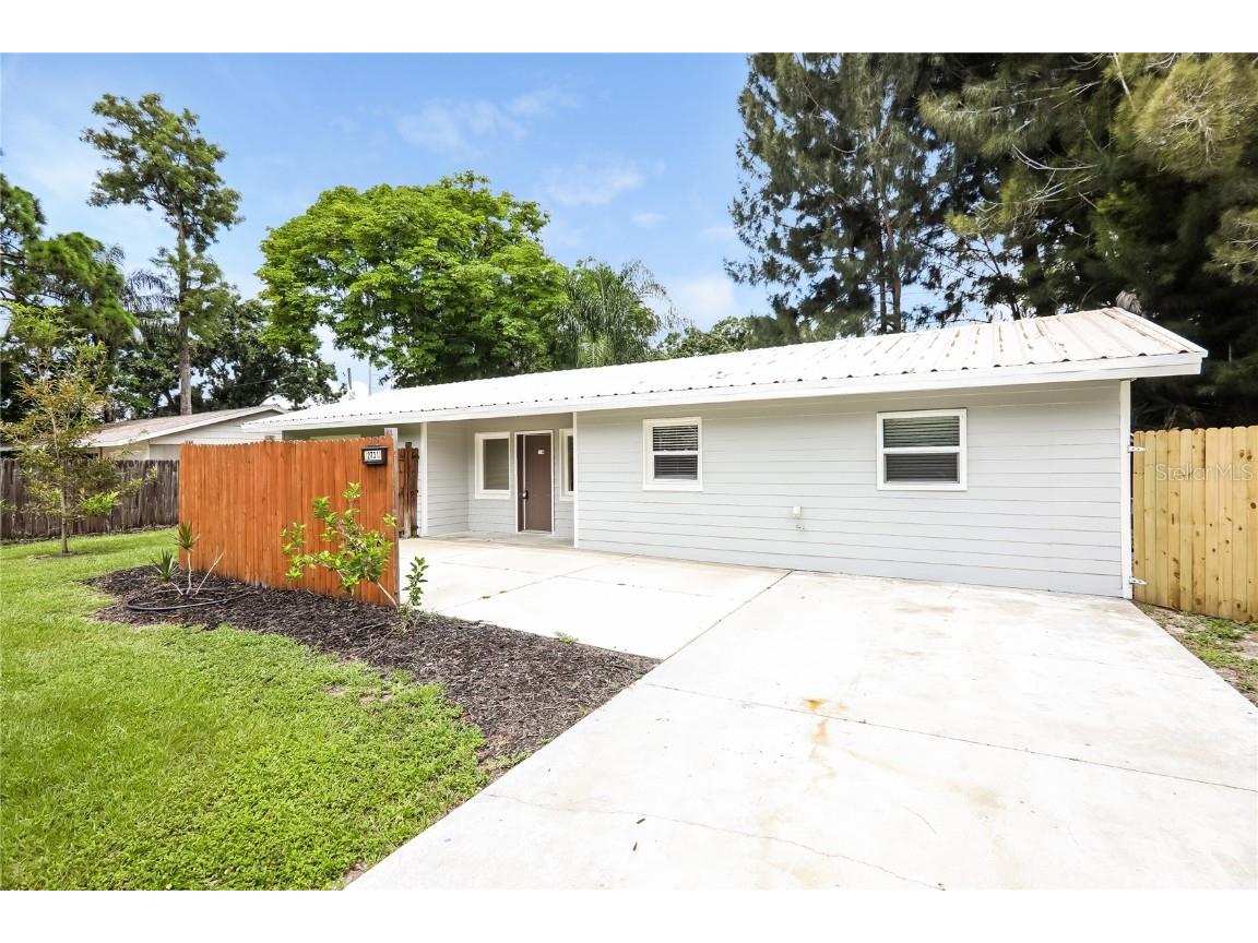 2731 Grand Cayman Street Sarasota FL 34231 O6224441 image1