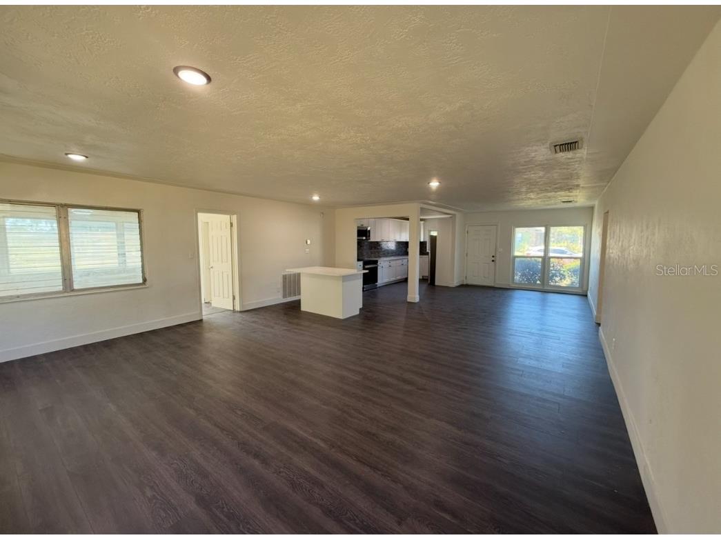 2734 19th Street S Saint Petersburg FL 33712 TB8448665 image3