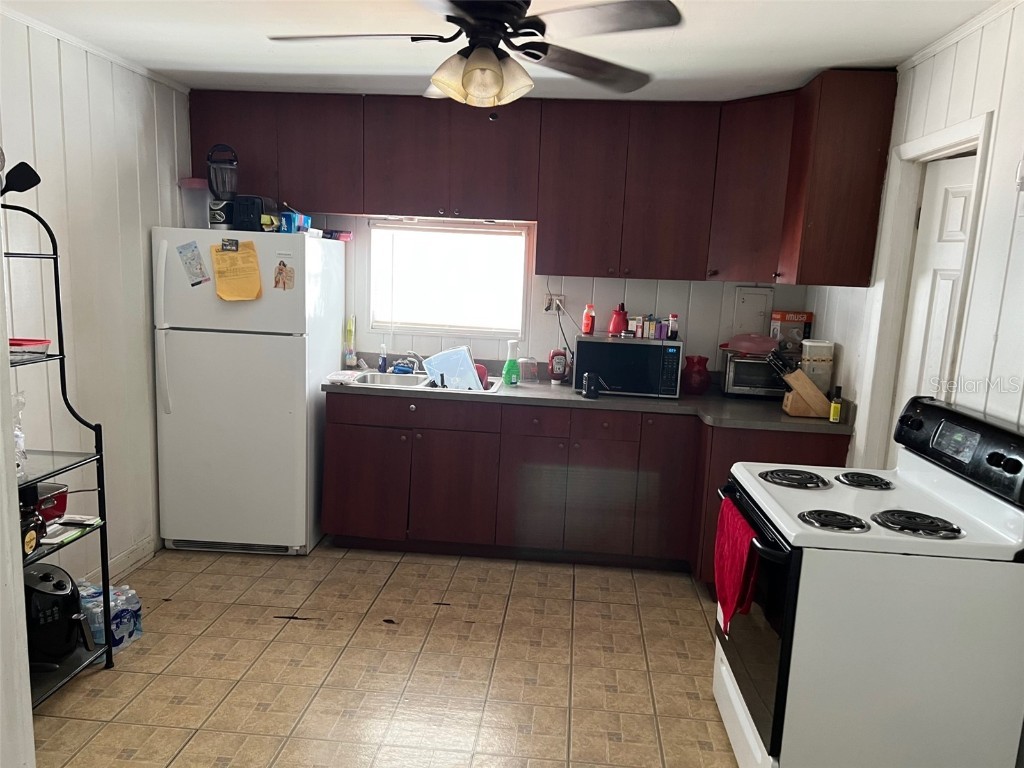 2734 53rd Avenue N Saint Petersburg FL 33714 U8175808 image8