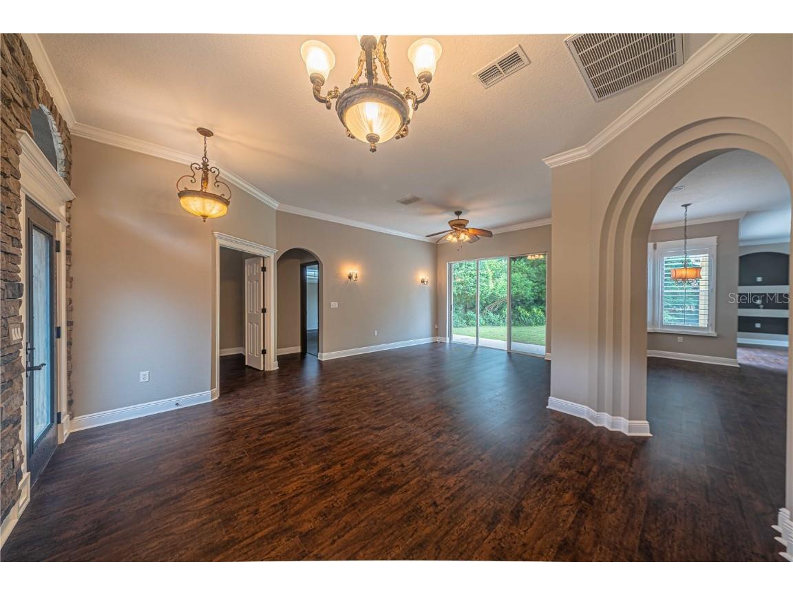 2734 Mendelin Street Apopka FL 32703 V4937554 image8