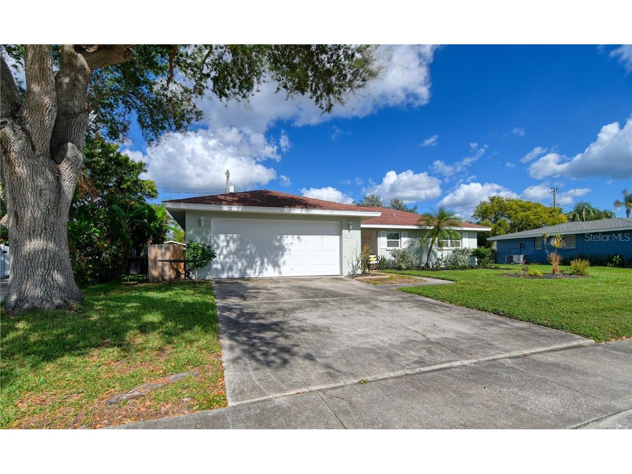 2739 Safe Harbor Drive Sarasota FL 34231 A4554608 image1