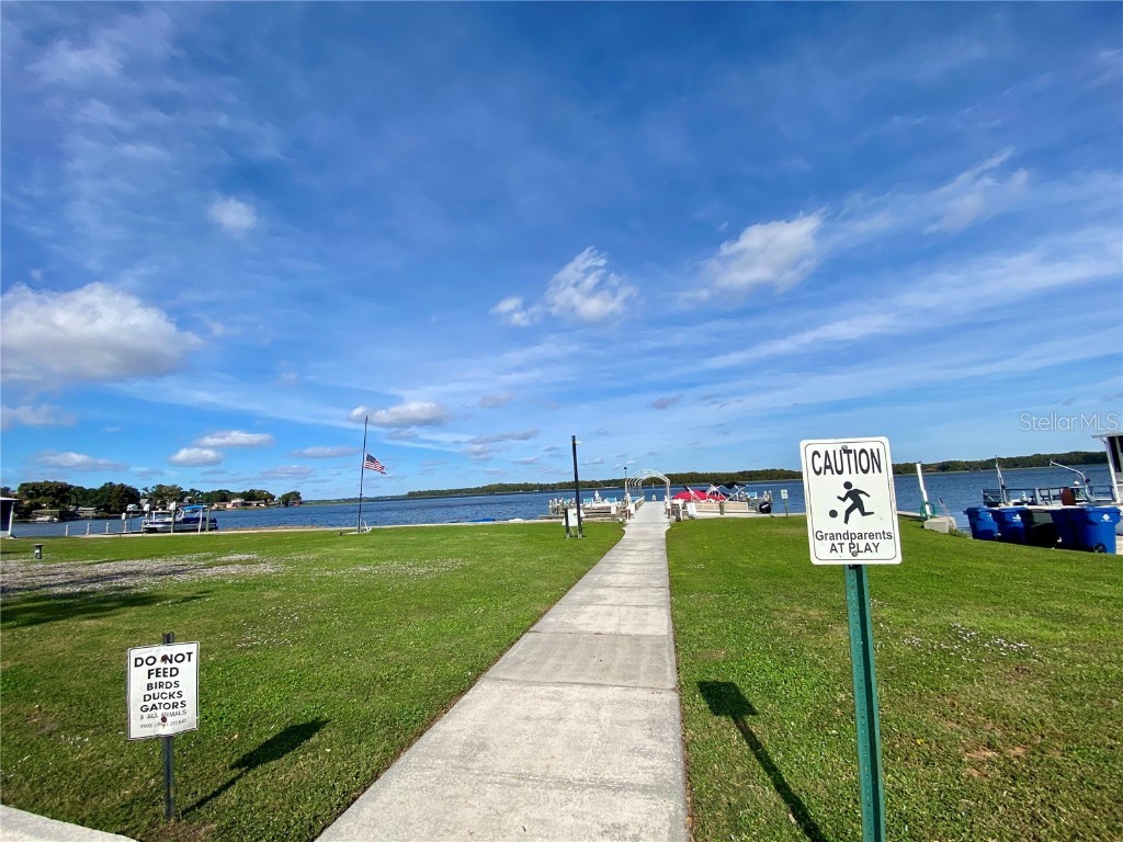 274 Beach Court #42 Palm Harbor FL 34684 - LAKE TARPON TB8451609 image3