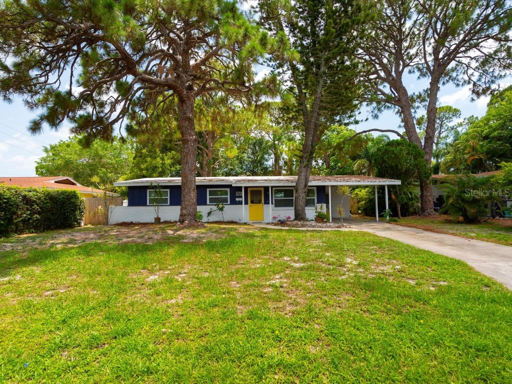 2740 Bruce Lane Sarasota FL 34237 A4673357 image1