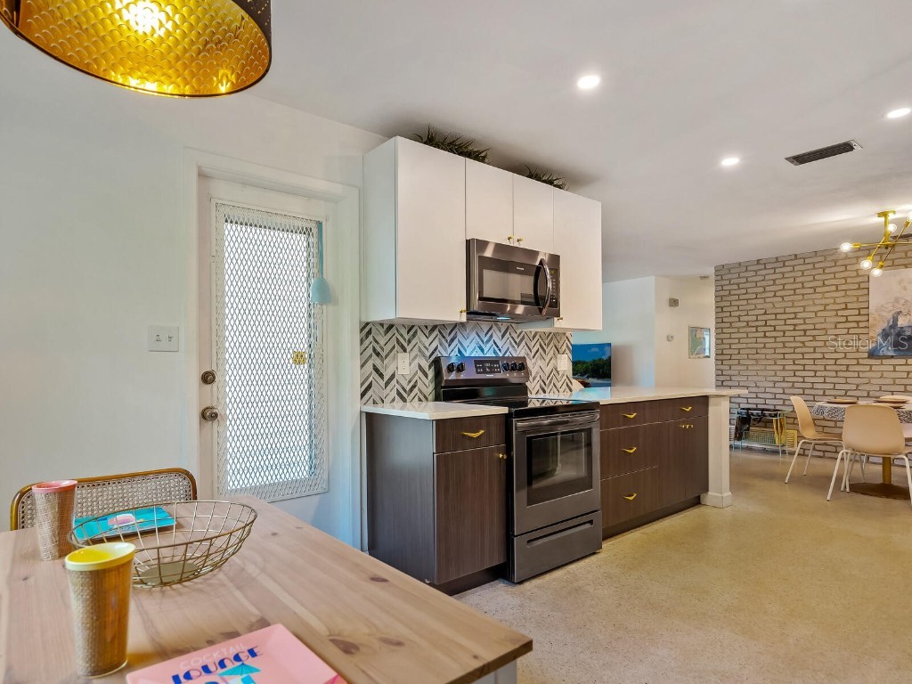 2740 Bruce Lane Sarasota FL 34237 A4673357 image10