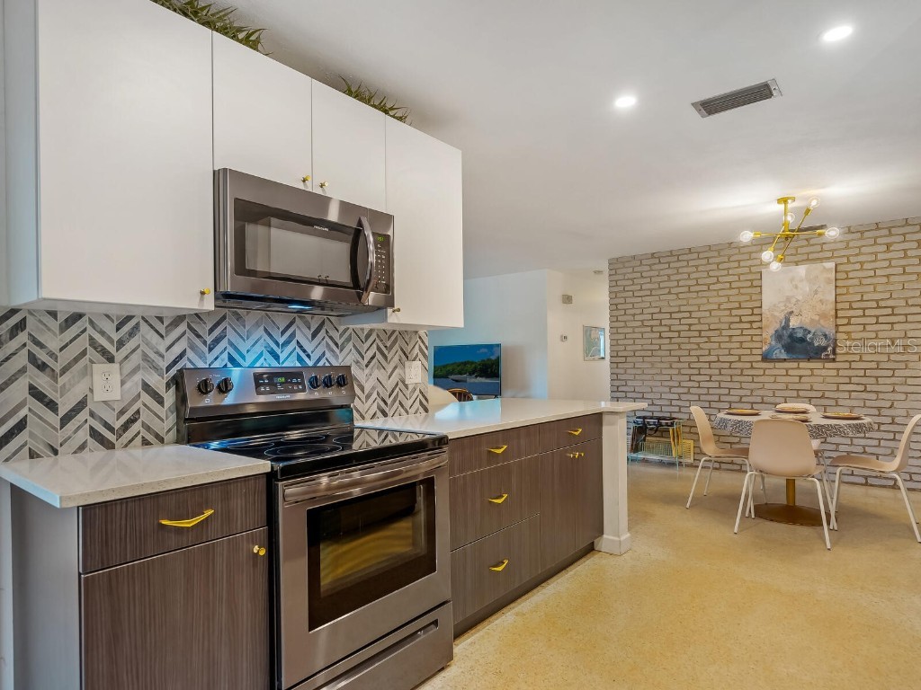 2740 Bruce Lane Sarasota FL 34237 A4673357 image11