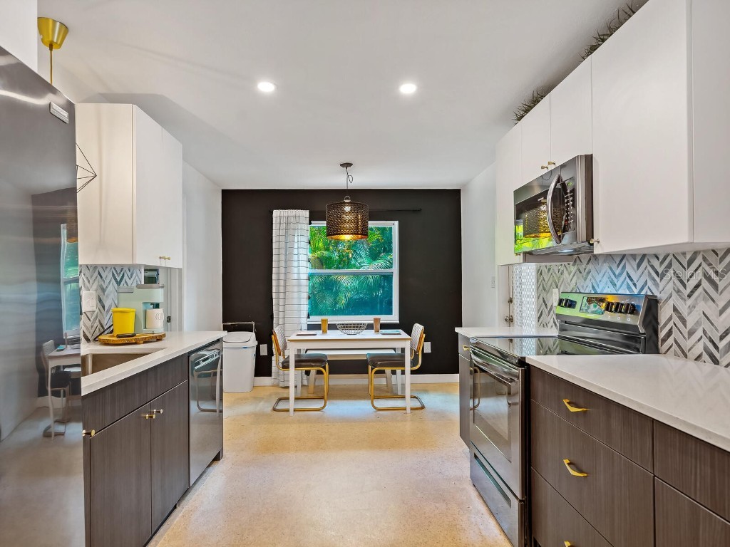 2740 Bruce Lane Sarasota FL 34237 A4673357 image8