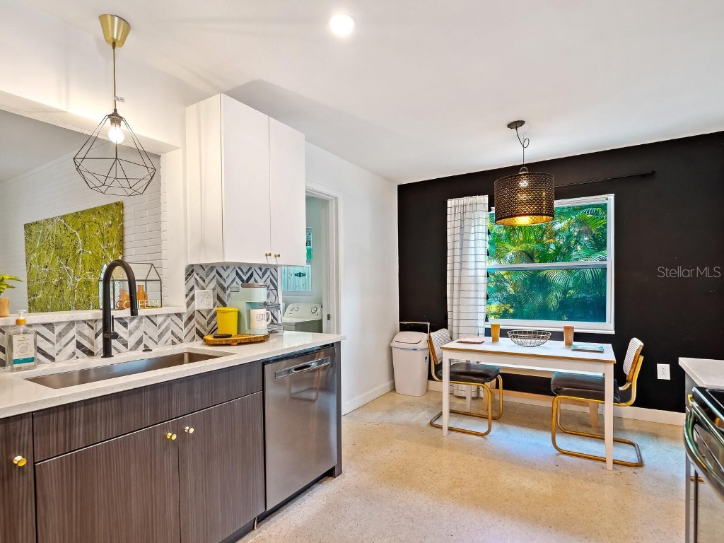 2740 Bruce Lane Sarasota FL 34237 A4673357 image9