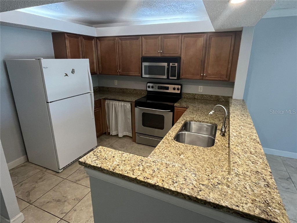 2740 Coconut Bay Lane #3210 (2J) Sarasota FL 34237 A4672567 image3