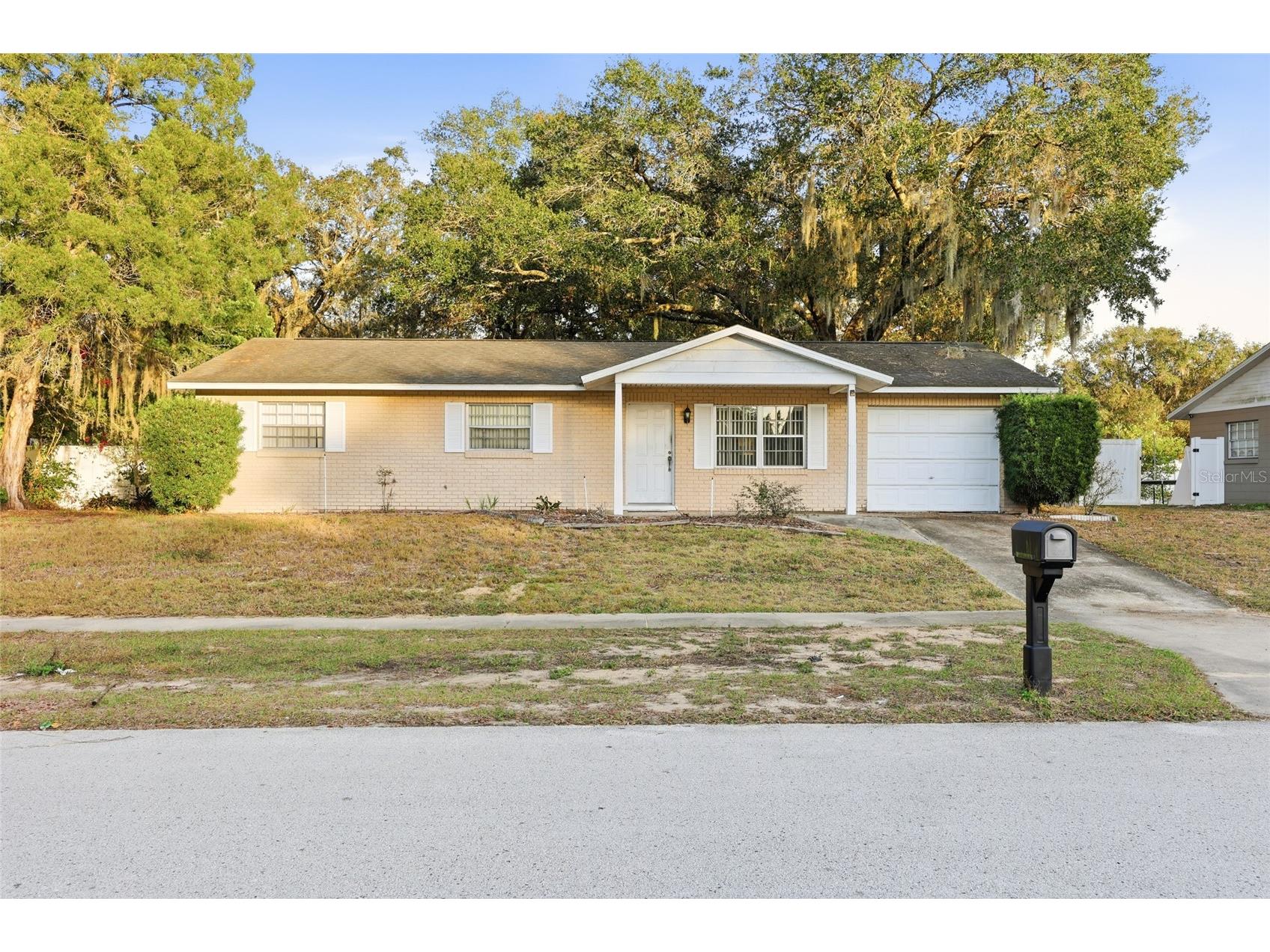 2740 E Dellwood Drive Eustis FL 32726 TB8462467 image1