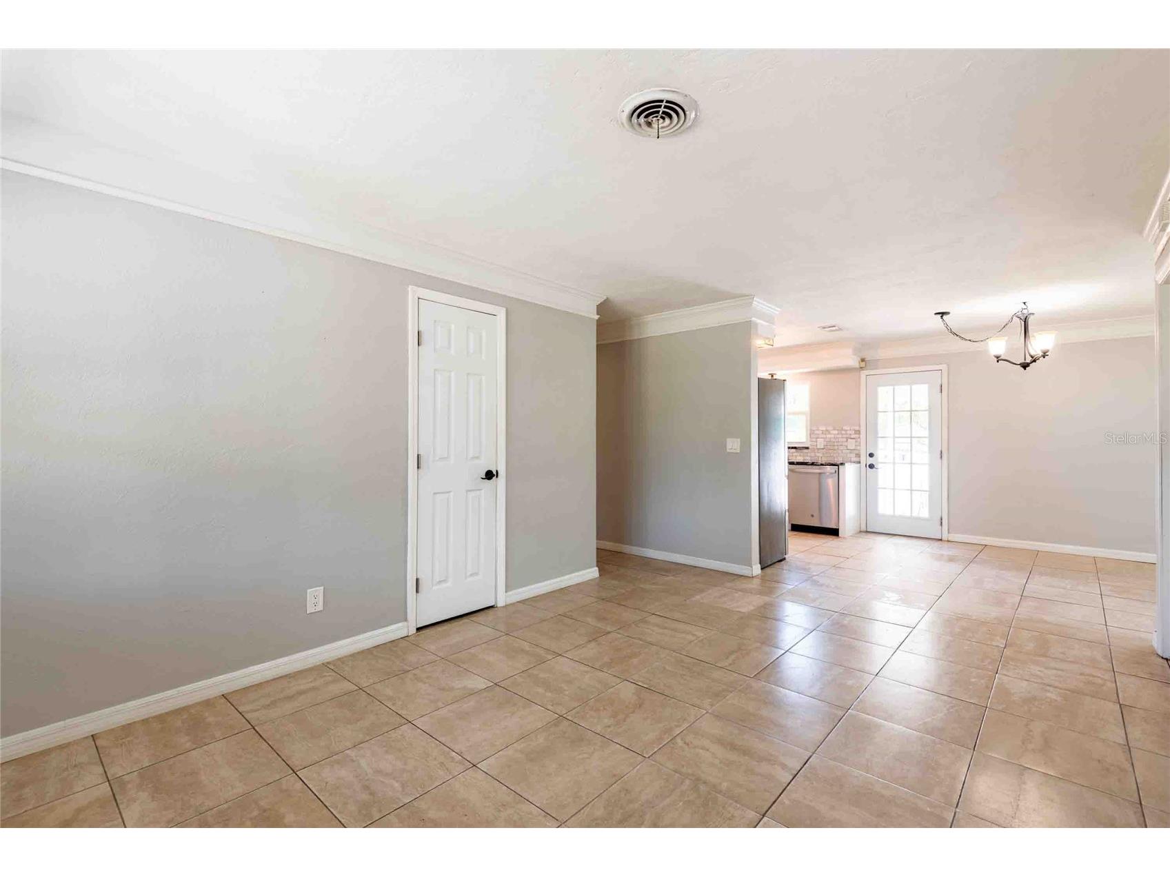2741 37th Street S Saint Petersburg FL 33711 TB8499511 image3