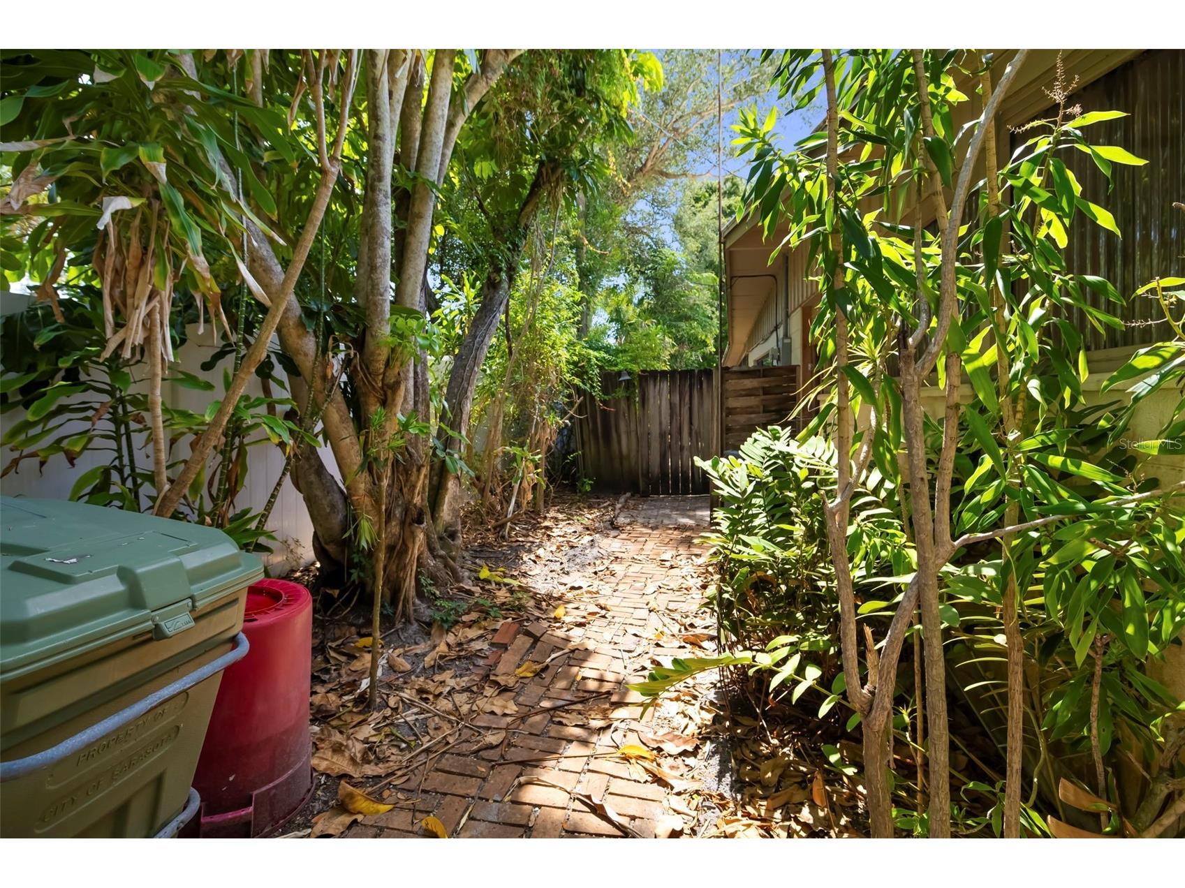 2742 S East Avenue Sarasota FL 34239 A4692545 image39