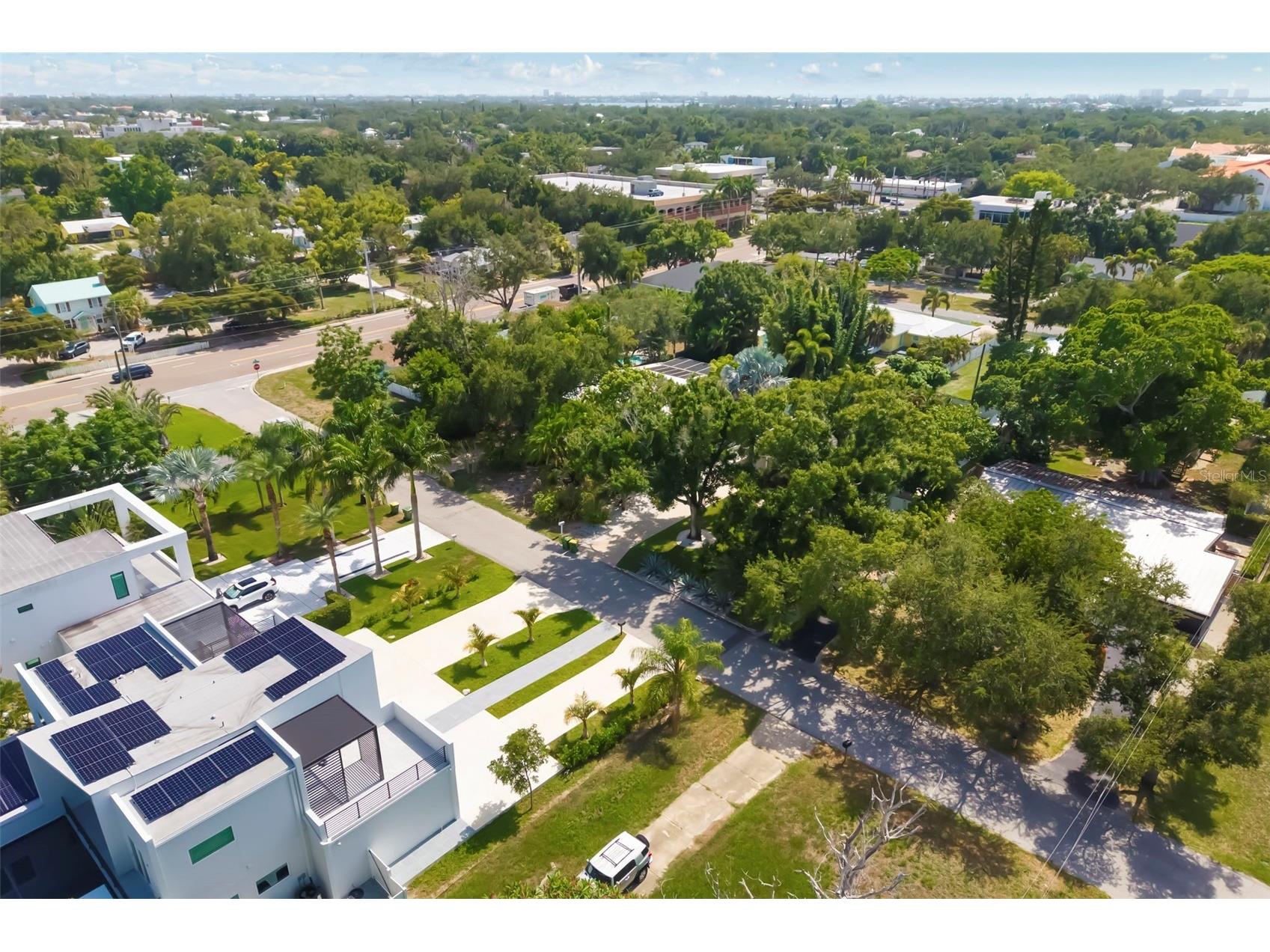 2742 S East Avenue Sarasota FL 34239 A4692545 image51