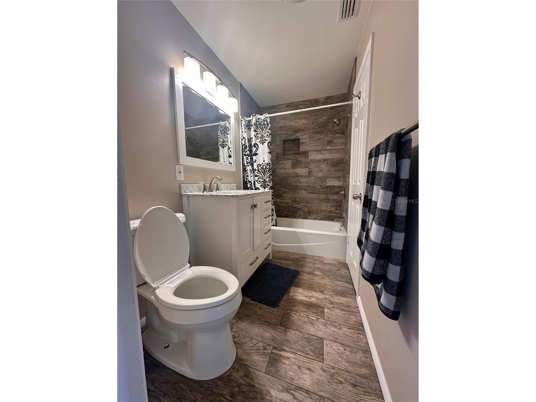 2746 53rd Street Sarasota FL 34234 A4696132 image19