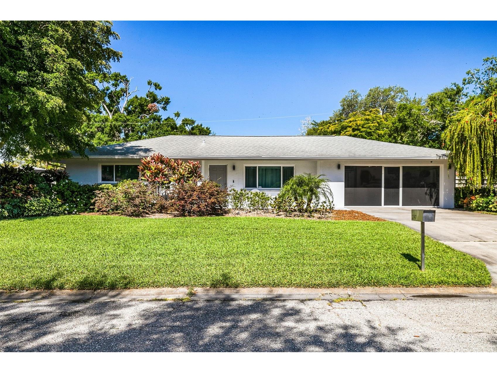 2747 Jefferson Circle Sarasota FL 34239 A4692671 image2