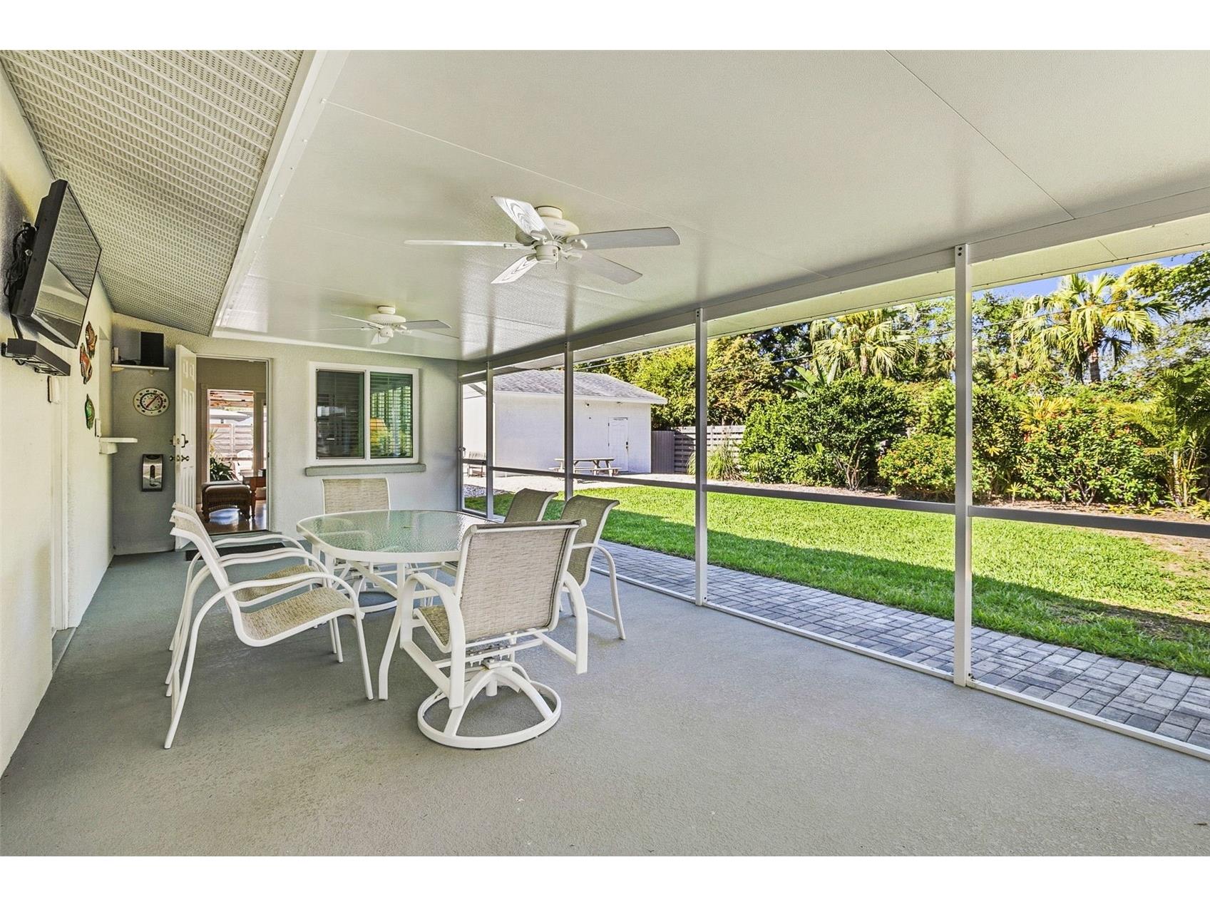 2747 Jefferson Circle Sarasota FL 34239 A4692671 image31