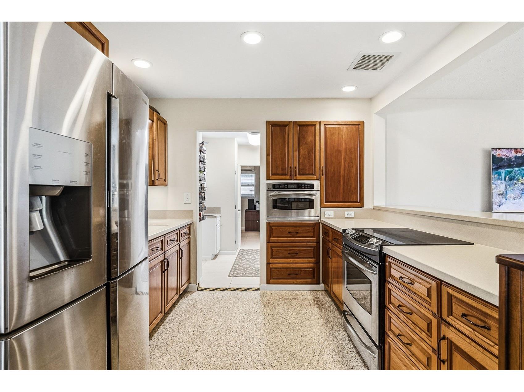2747 Jefferson Circle Sarasota FL 34239 A4692671 image8
